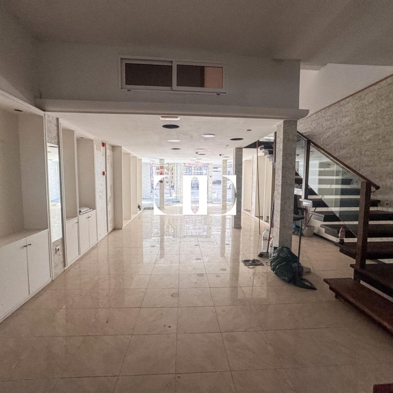 Venta de local comercial en calle Pizarro – 150 m² con escaparate