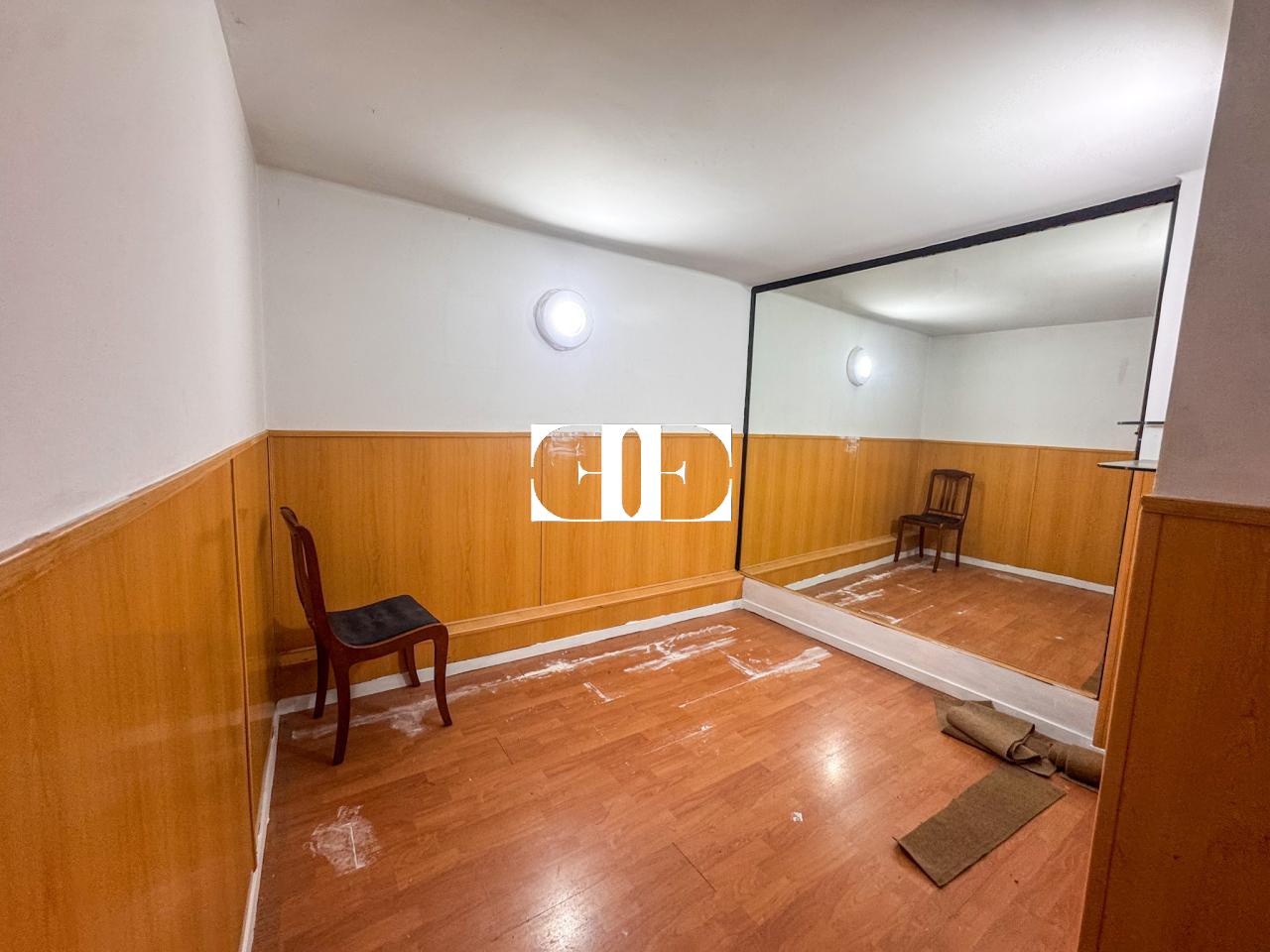 178108485814400029393_177442898437 Venta de local comercial en calle Pizarro – 150 m² con escaparate