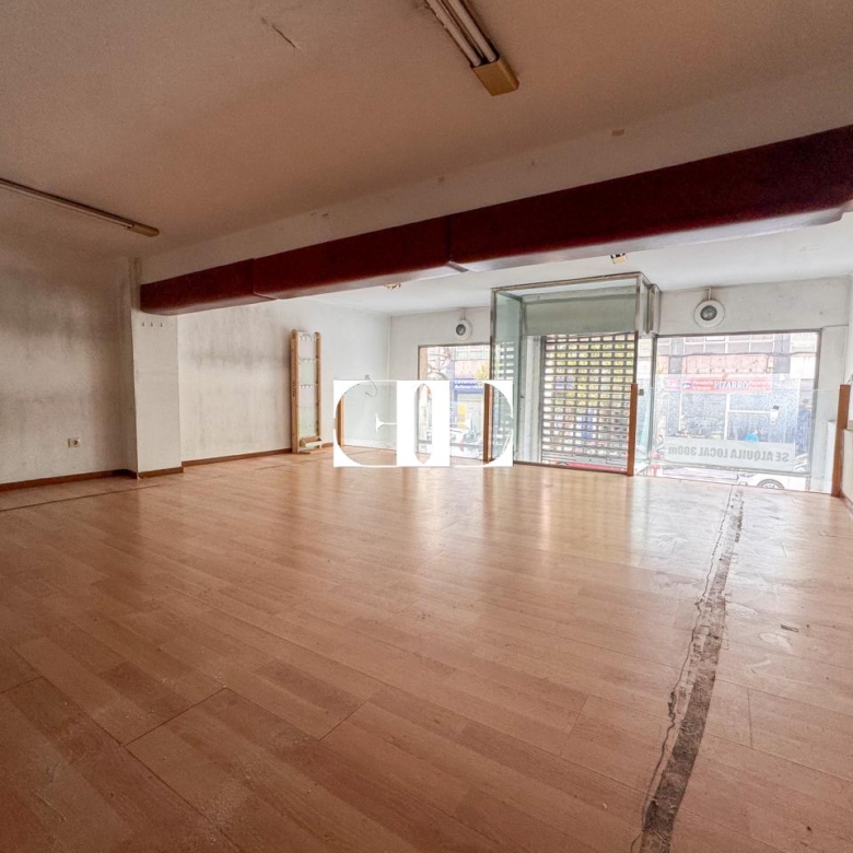 Venta de local comercial en calle Pizarro – 150 m² con escaparate