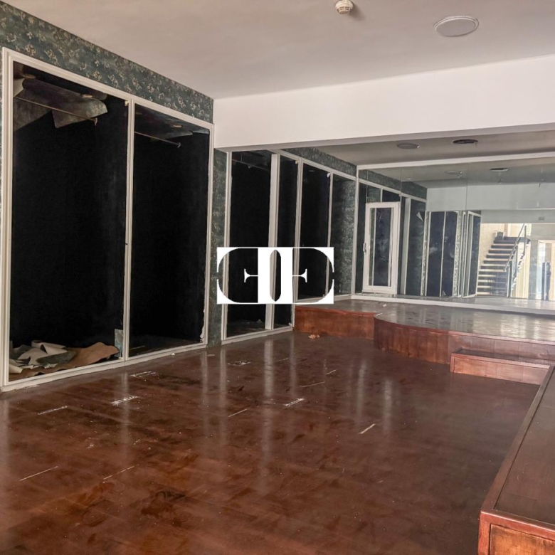 Venta de local comercial en calle Pizarro – 150 m² con escaparate