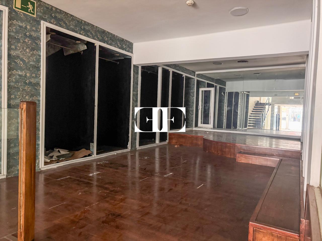 178108485963900029393_177442898730 Venta de local comercial en calle Pizarro – 150 m² con escaparate