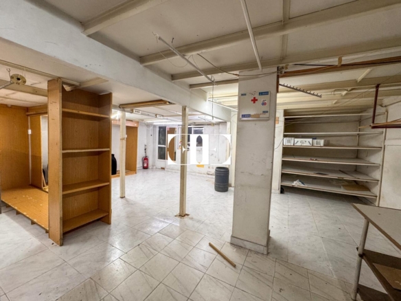 Venta de local comercial en calle Pizarro – 150 m² con escaparate