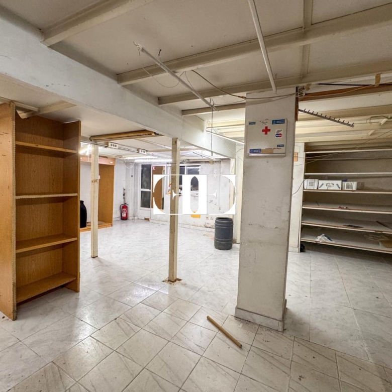 Venta de local comercial en calle Pizarro – 150 m² con escaparate