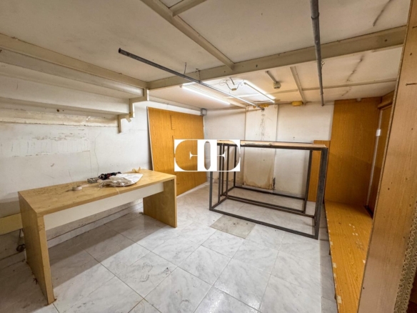 Venta de local comercial en calle Pizarro – 150 m² con escaparate
