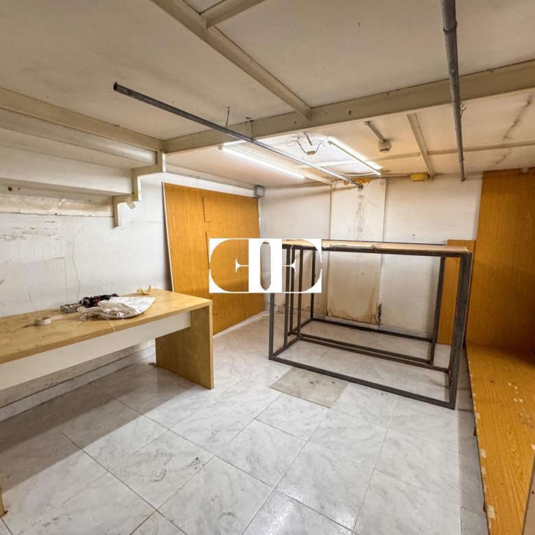 Venta de local comercial en calle Pizarro – 150 m² con escaparate