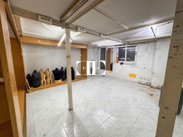 Venta de local comercial en calle Pizarro – 150 m² con escaparate