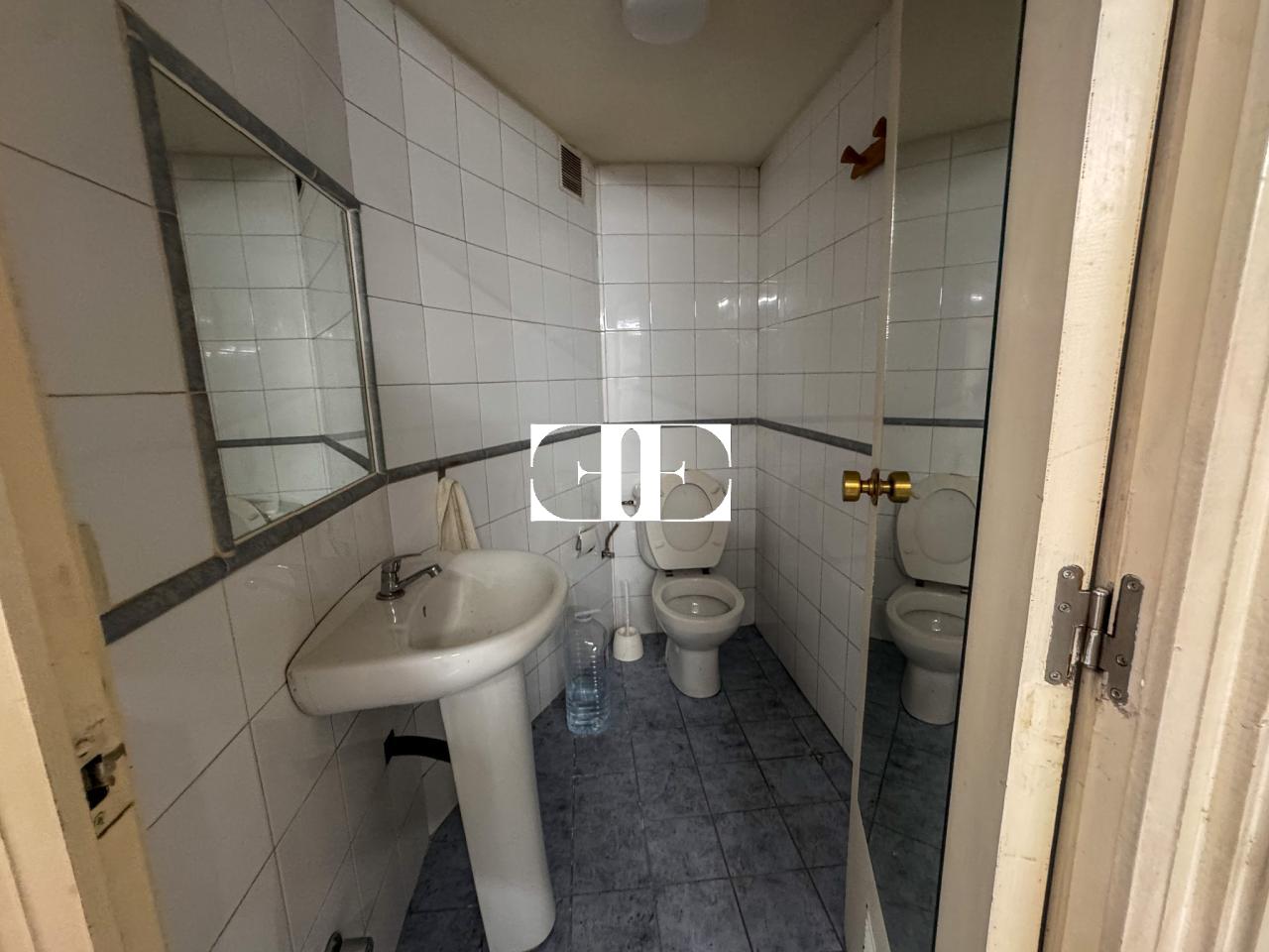 178108486819400029393_177442898950 Venta de local comercial en calle Pizarro – 150 m² con escaparate