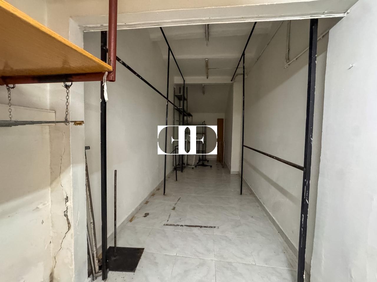 178108486886100029393_177442898984 Venta de local comercial en calle Pizarro – 150 m² con escaparate