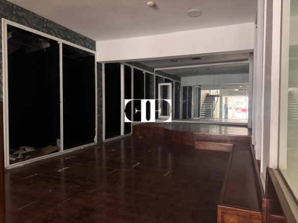 Venta de local comercial en calle Pizarro – 150 m² con escaparate