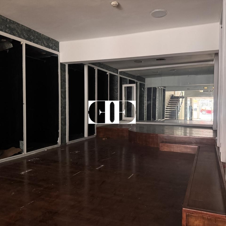 Venta de local comercial en calle Pizarro – 150 m² con escaparate