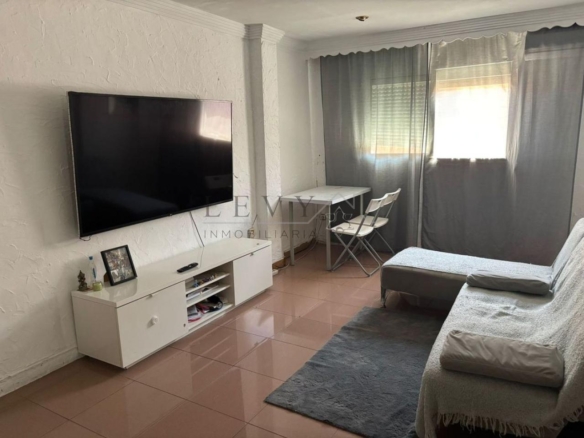 Piso para entrar a vivir de 2 habitaciones