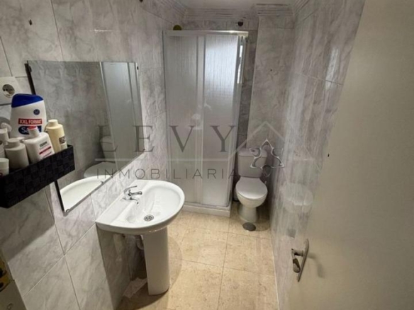 Piso para entrar a vivir de 2 habitaciones