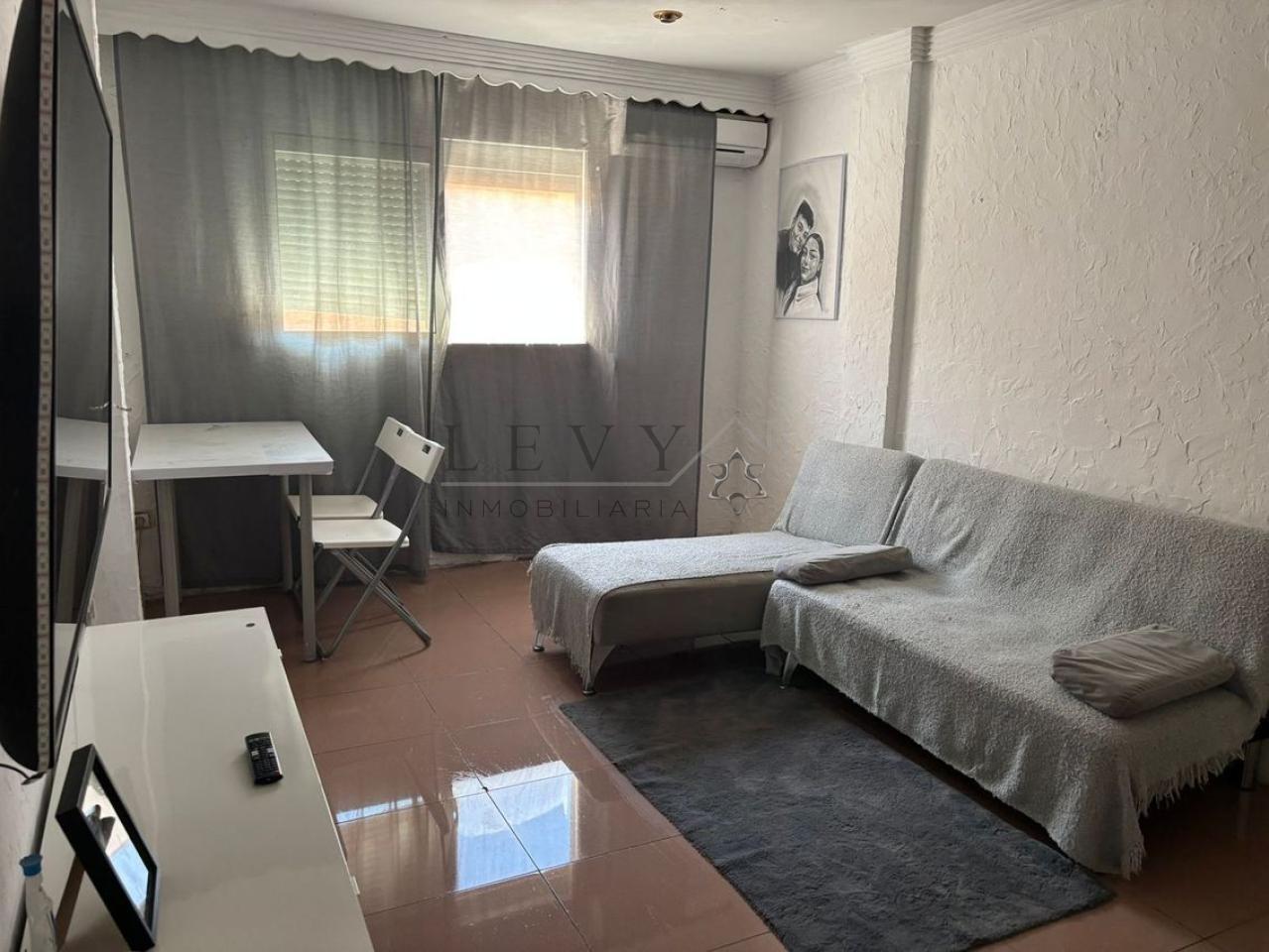 Piso para entrar a vivir de 2 habitaciones