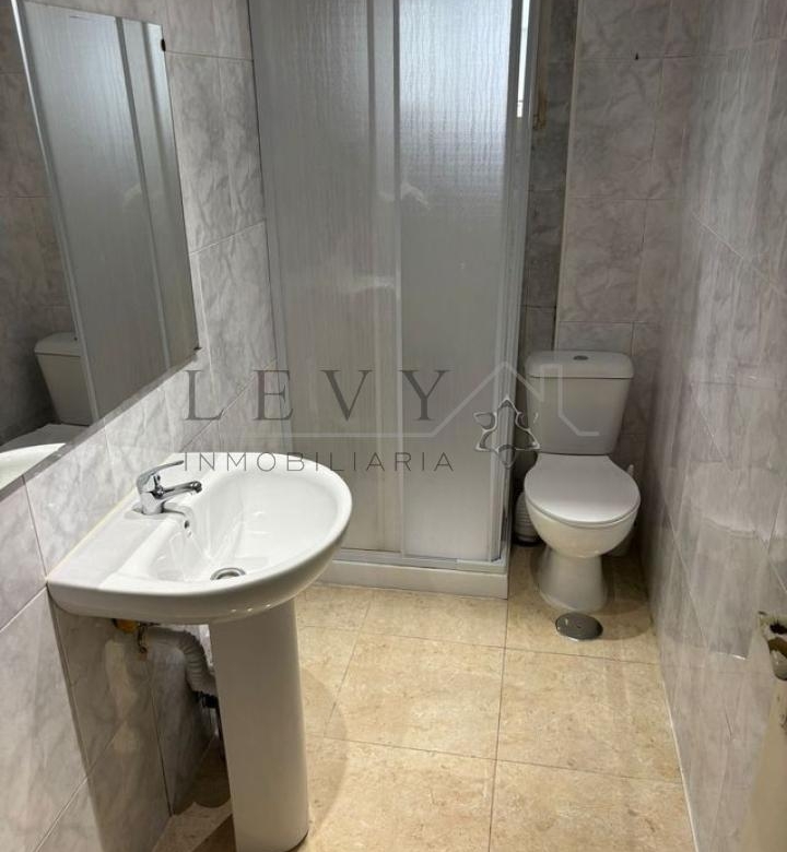 Piso para entrar a vivir de 2 habitaciones