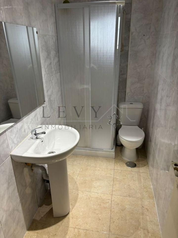 Piso para entrar a vivir de 2 habitaciones