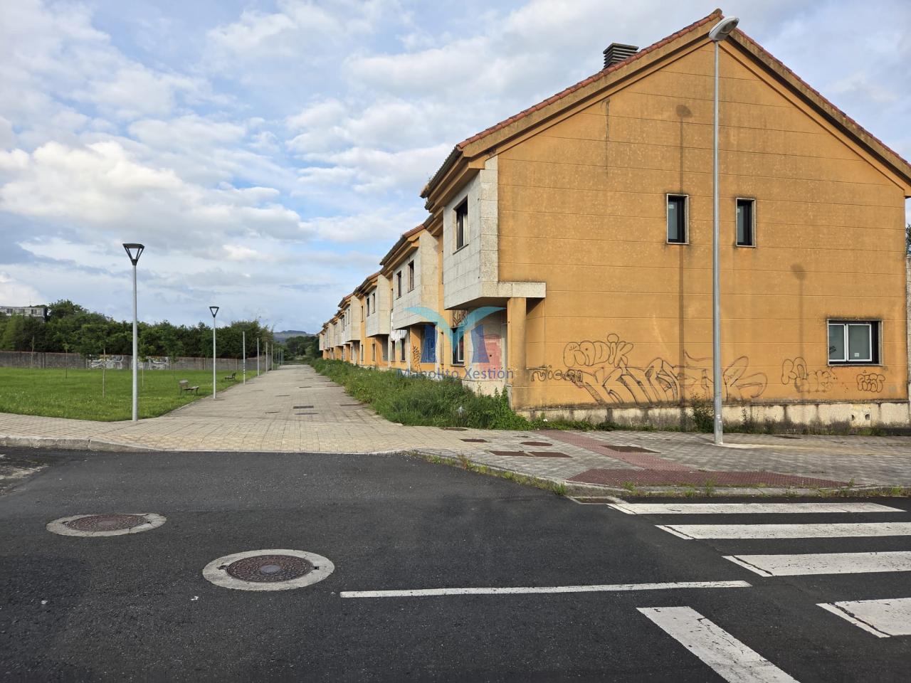 SE VENDEN CHALETS ADOSADOS EN FERROL – URBANIZACIÓN CIUDAD JARDÍN