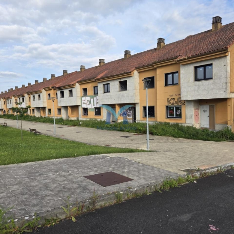 SE VENDEN CHALETS ADOSADOS EN FERROL – URBANIZACIÓN CIUDAD JARDÍN