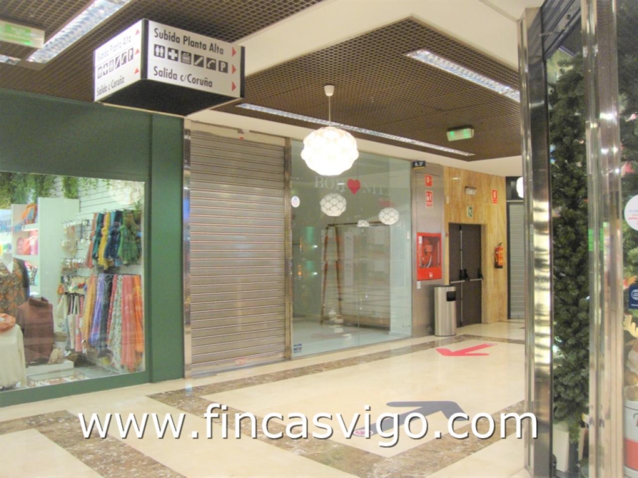 178125022151000029415_178124983507 LOCAL en el centro Comercial Camelias.