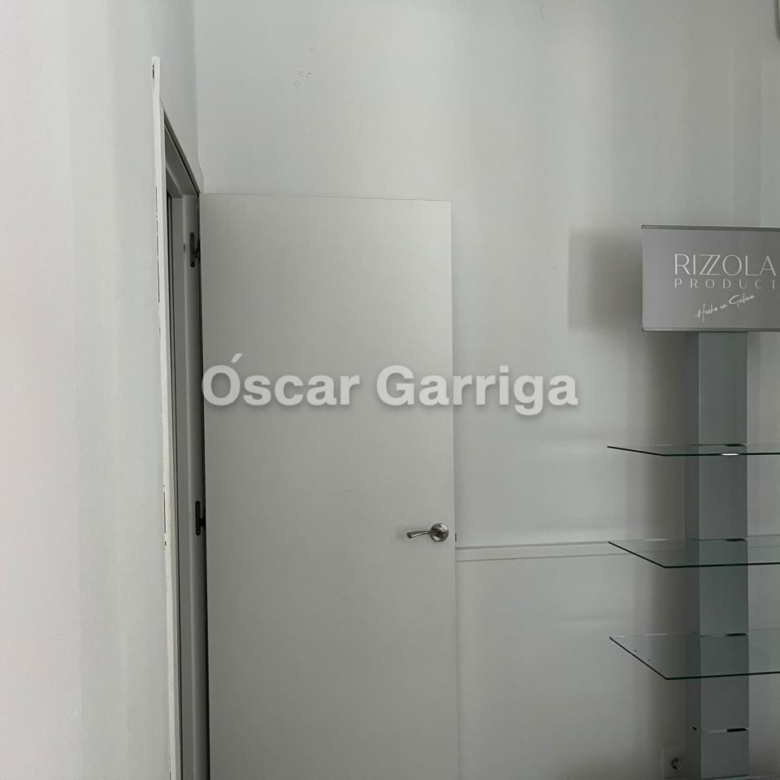 LOCAL COMERCIAL PARA ALQUILAR (25 M2) EN EL CENTRO DE OURENSE. CONFLUENCIA CALLES CONCEJO CON AVDA. HABANA.