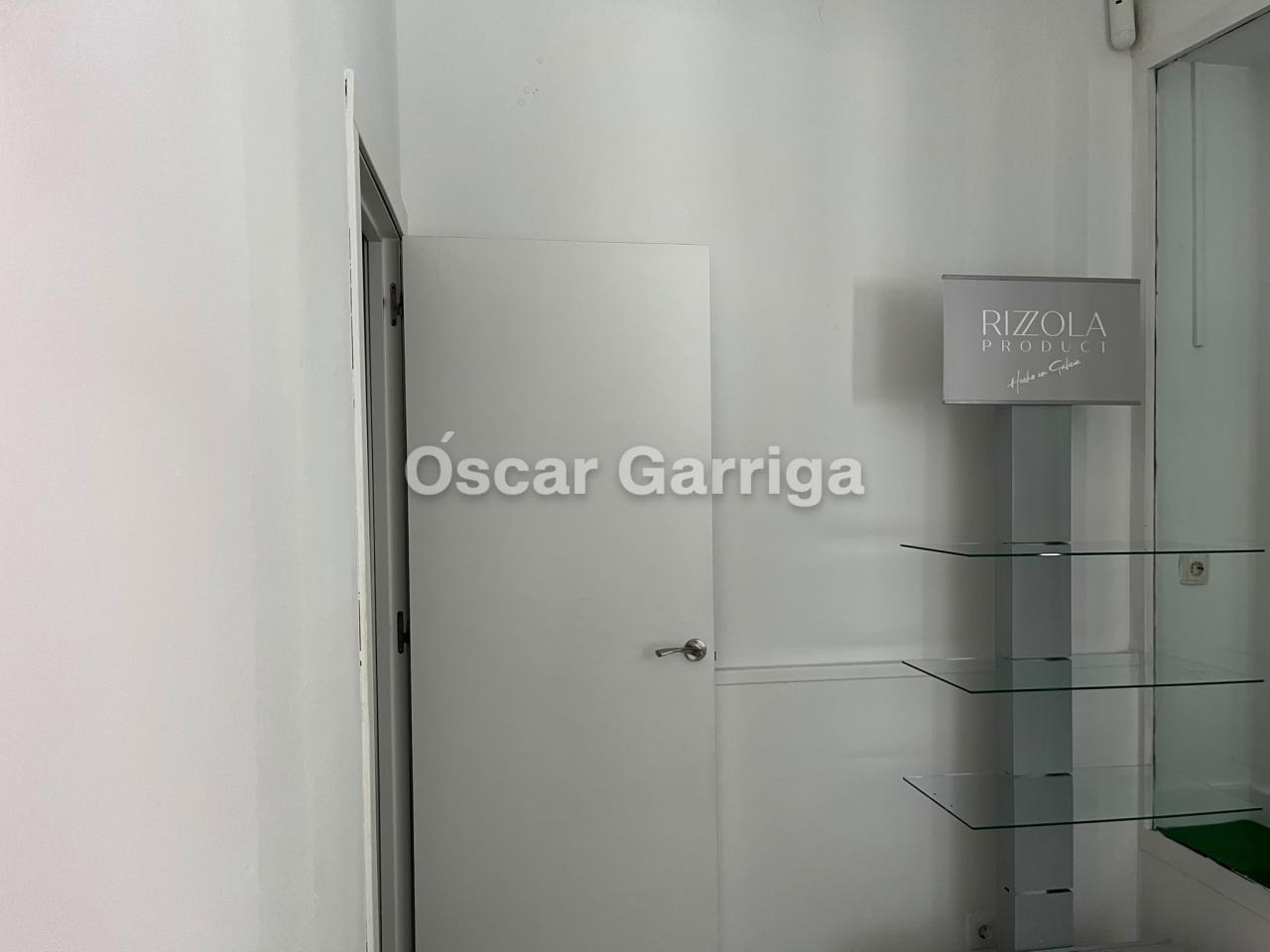 LOCAL COMERCIAL PARA ALQUILAR (25 M2) EN EL CENTRO DE OURENSE. CONFLUENCIA CALLES CONCEJO CON AVDA. HABANA.