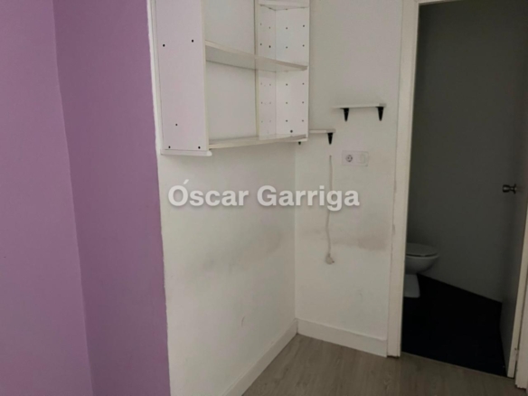 LOCAL COMERCIAL PARA ALQUILAR (25 M2) EN EL CENTRO DE OURENSE. CONFLUENCIA CALLES CONCEJO CON AVDA. HABANA.