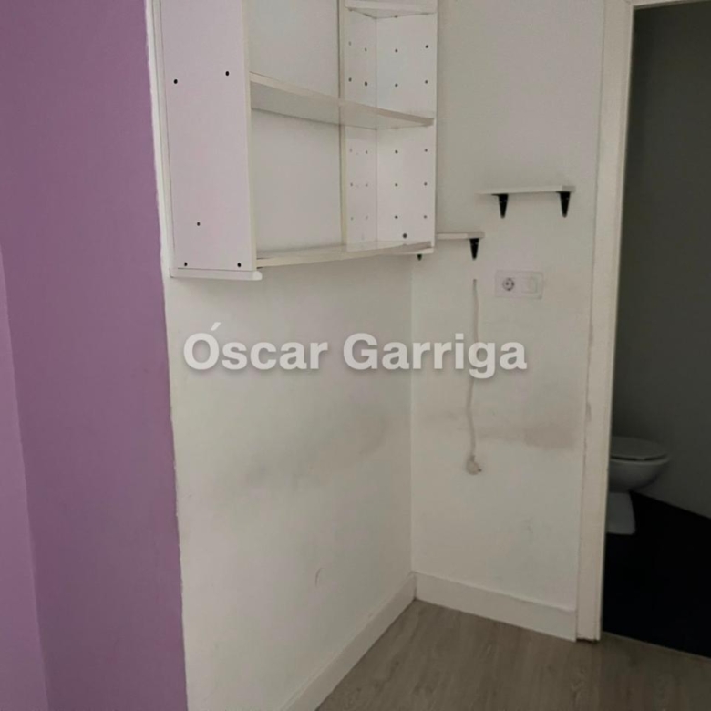 LOCAL COMERCIAL PARA ALQUILAR (25 M2) EN EL CENTRO DE OURENSE. CONFLUENCIA CALLES CONCEJO CON AVDA. HABANA.