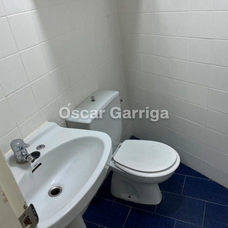 LOCAL COMERCIAL PARA ALQUILAR (25 M2) EN EL CENTRO DE OURENSE. CONFLUENCIA CALLES CONCEJO CON AVDA. HABANA.