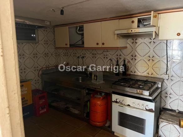 LOCAL COMERCIAL (40 m2) EN C/VASCO DIAZ (OURENSE). AL LADO CENTRO MÉDICO DE A CUÑA. IDEAL PARA BAR. POSIBILIDAD DE ALQUILER