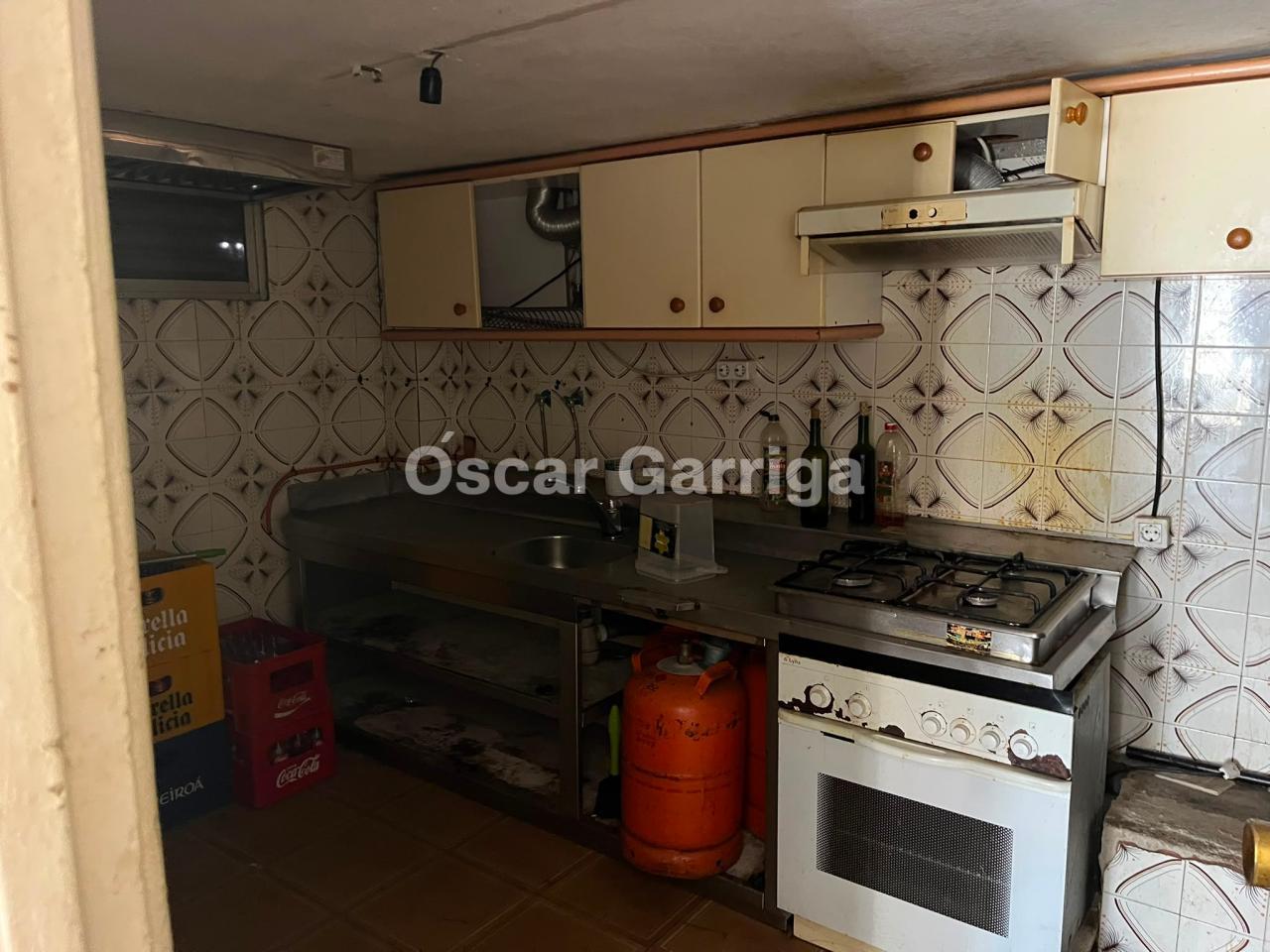 LOCAL COMERCIAL (40 m2) EN C/VASCO DIAZ (OURENSE). AL LADO CENTRO MÉDICO DE A CUÑA. IDEAL PARA BAR. POSIBILIDAD DE ALQUILER