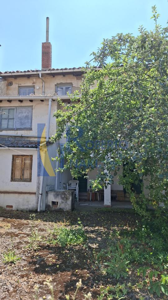 178169960706300045143_178169825394 CASA QUE CONSTA DE 1 LOCAL Y 3 VIVIENDAS