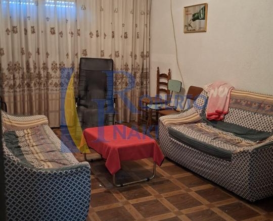 CASA QUE CONSTA DE 1 LOCAL Y 3 VIVIENDAS