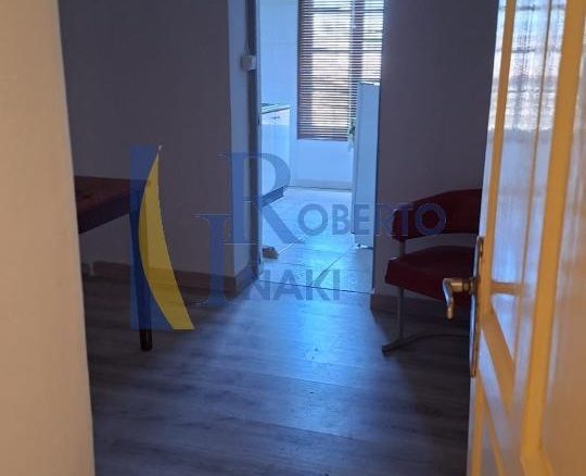 CASA QUE CONSTA DE 1 LOCAL Y 3 VIVIENDAS