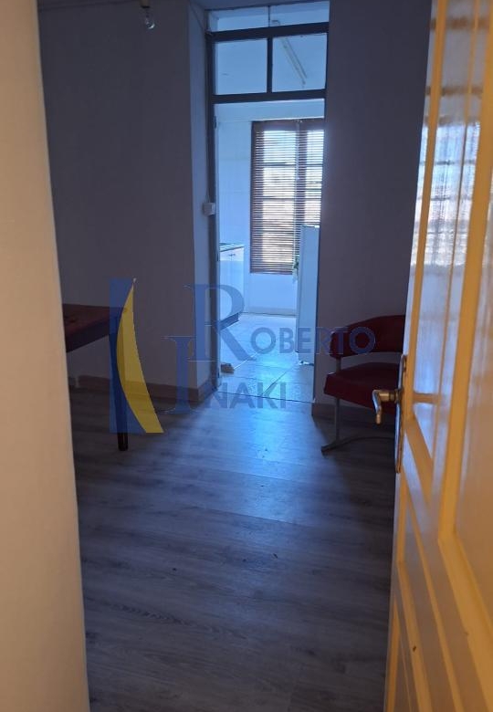 CASA QUE CONSTA DE 1 LOCAL Y 3 VIVIENDAS