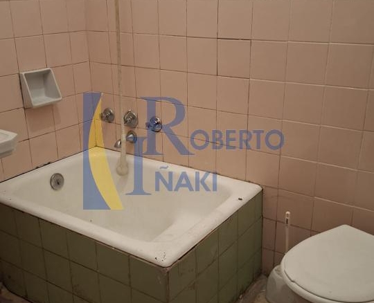 CASA QUE CONSTA DE 1 LOCAL Y 3 VIVIENDAS