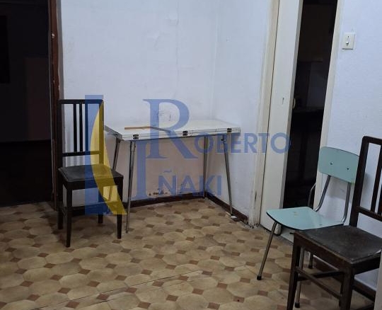 CASA QUE CONSTA DE 1 LOCAL Y 3 VIVIENDAS
