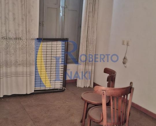 CASA QUE CONSTA DE 1 LOCAL Y 3 VIVIENDAS