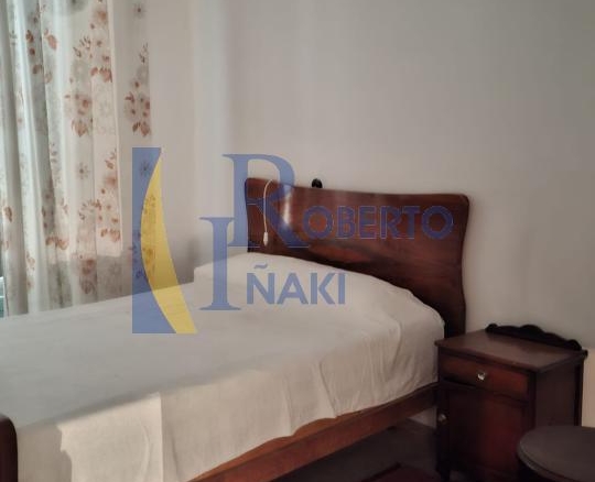 CASA QUE CONSTA DE 1 LOCAL Y 3 VIVIENDAS