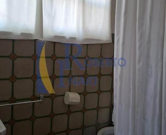 CASA QUE CONSTA DE 1 LOCAL Y 3 VIVIENDAS