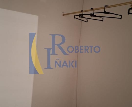 CASA QUE CONSTA DE 1 LOCAL Y 3 VIVIENDAS