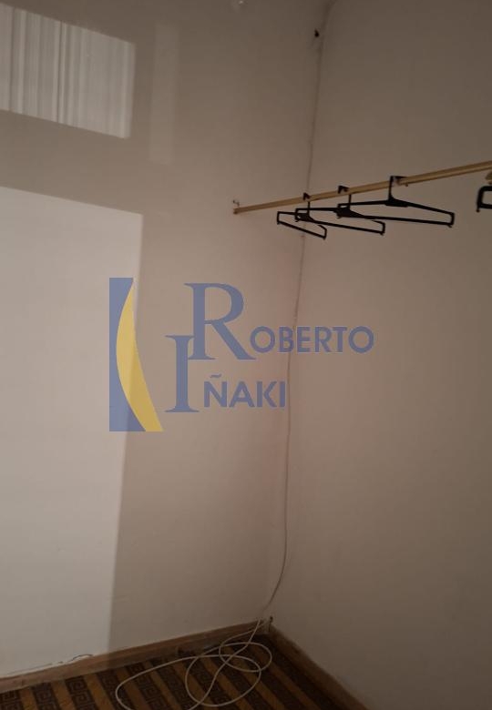 CASA QUE CONSTA DE 1 LOCAL Y 3 VIVIENDAS