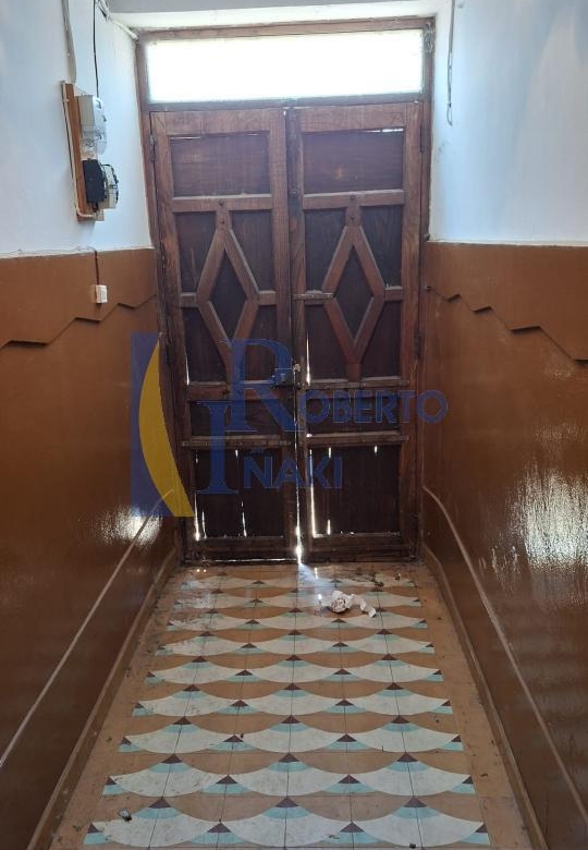 CASA QUE CONSTA DE 1 LOCAL Y 3 VIVIENDAS