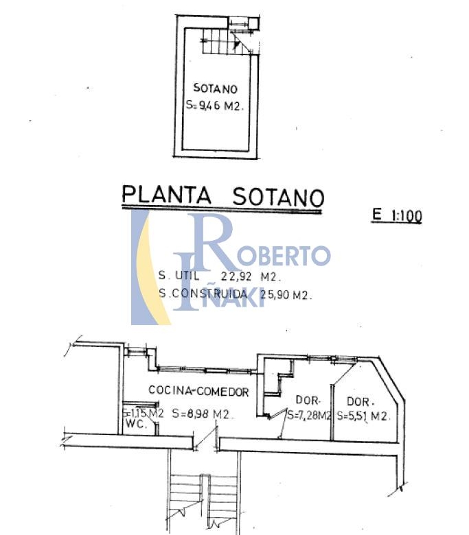 CASA QUE CONSTA DE 1 LOCAL Y 3 VIVIENDAS