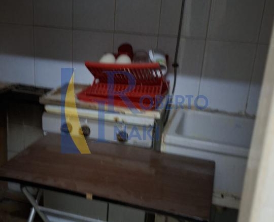 CASA QUE CONSTA DE 1 LOCAL Y 3 VIVIENDAS