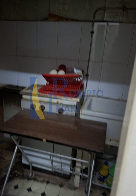 CASA QUE CONSTA DE 1 LOCAL Y 3 VIVIENDAS