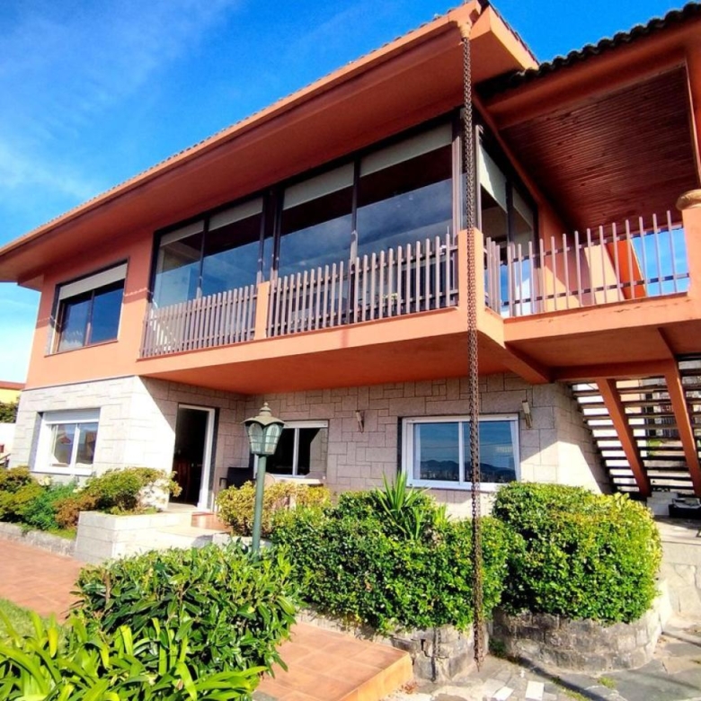 Preciosa casa con dos ambientes independientes.