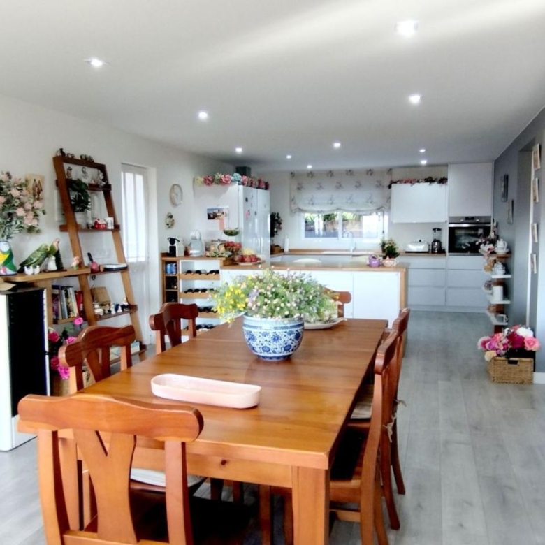 Preciosa casa con dos ambientes independientes.