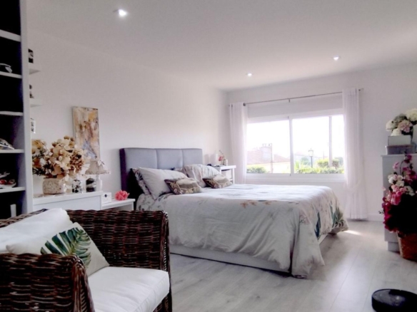 Preciosa casa con dos ambientes independientes.