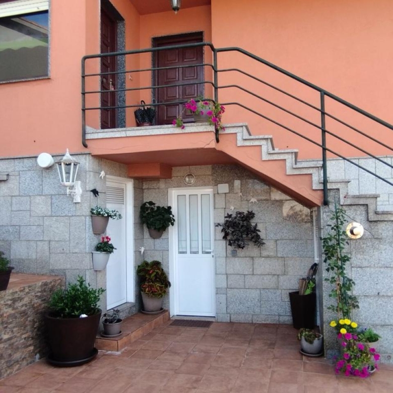 Preciosa casa con dos ambientes independientes.