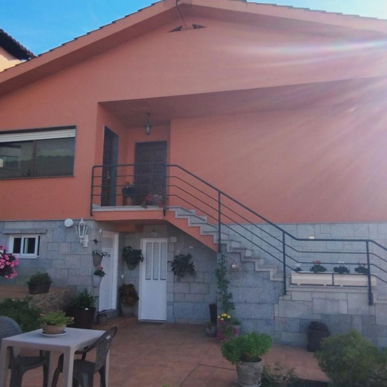 Preciosa casa con dos ambientes independientes.