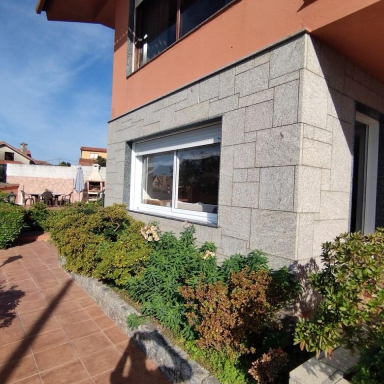 Preciosa casa con dos ambientes independientes.